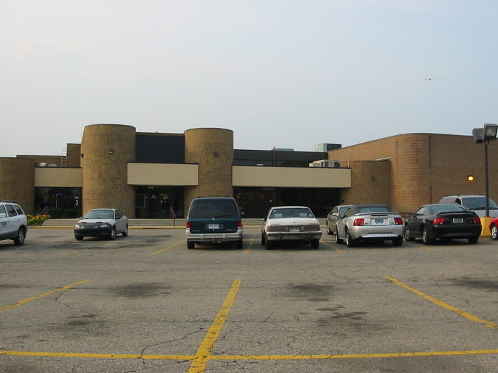 Beacon East Cinemas - June 2002 (newer photo)